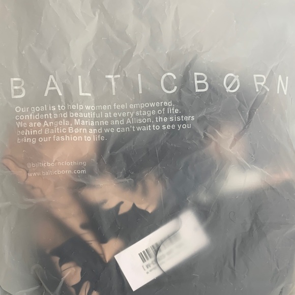 Elegant Navy and Pink Floral One-Shoulder Dress - Picture 12 of 12